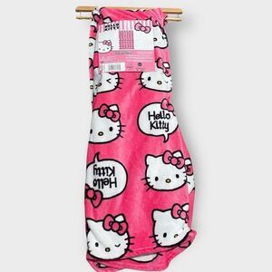 Hello Kitty Sanrio “Chat Bubble” Plush Silk Touch Pink Throw Blanket 50" x 70"
